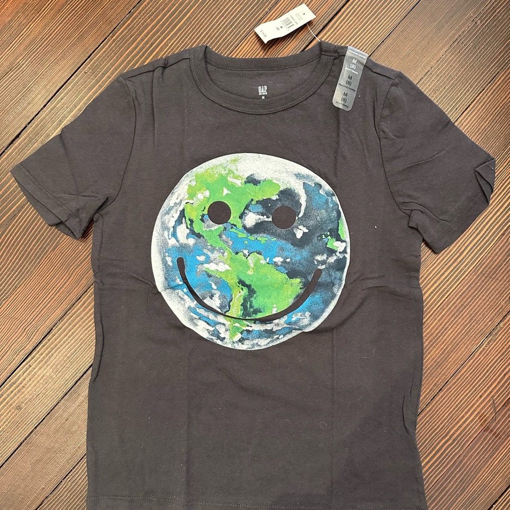 NWT Gap Grey Globe Earth Day T Shirt, size 8, M